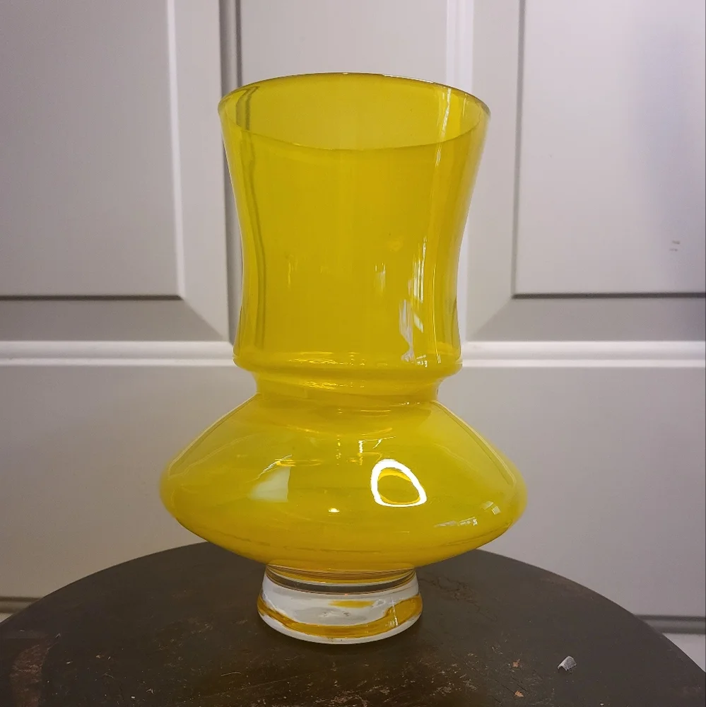 Mid-Century Yellow Glass Vase in the style of Bo Bergstrom, Aseda Glasbruk 1960s - Picture 6 of 8